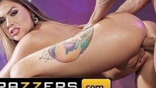 Brazzers - PHAT ASS WHITE GIRL hippe Karmen Karma gets butt-banged