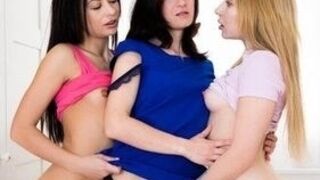 Step-Mother's Romp Lesson Turns Into Threeway Demonstration