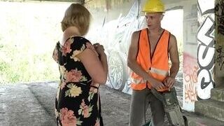 Yam-Sized grannie gives head and breastjob to construction employee