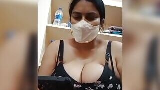 Andhra aunty big boobs tight pussy pedda sandlu boothulu dengudu arupulu kekalu chudandi telugu fuckers