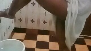 Indian mallu house wife in Bathroom  hot video