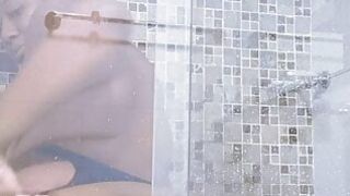 SHOW IN THE SHOWER WITH A DELICIOUS END CUM IN SQUIRT