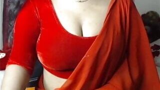 indian bhabhi hot masturbating in live show