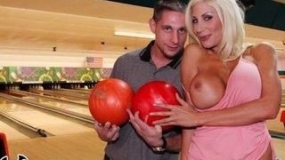 Unexperienced Stud Gets To Go On Encounter With Xxl Titties COUGAR Puma Swede