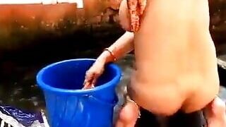 Indian Bhabhi bath in Chapakal and she press boobs and Enjoy the seen
