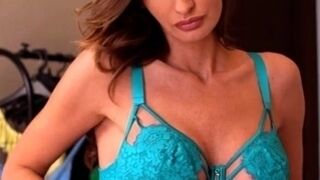 Bigtit European bombshell Natalie Grace wants a baby and