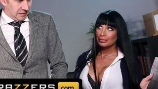 Brazzers - Monstrous Hooter coworker Valentina Ricci takes XXL british man meat