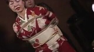 Chinese COUGAR in kimono gets roped up