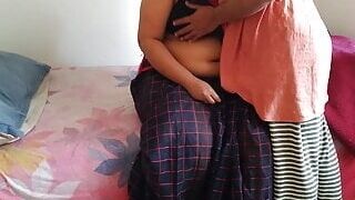 Padosi Priya Aunty ko mast chudai or uski pussy fad diya - Saree wearing Gujrati sexy aunty destroyed Pussy on bed - Cum