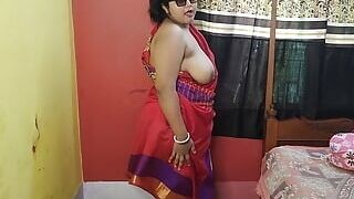 Indian sizzling mom showing her juicy pussy in red sharee