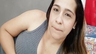 Latina with big tits masturbates her shaved pussy very well - Porn in Spanish