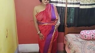 Indian horny mom getting naked and squirting herself