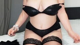 Vends-ta-culotte - Handsome bodacious damsels with fat baps disrobing and toying with a faux-cock