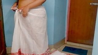 45 year old Asian Kaamwali Bai ke sath Indoor Masti Doodh Nikal ke - Boss ka Mast Chudai - Tamil priyanka (Hindi Audio)